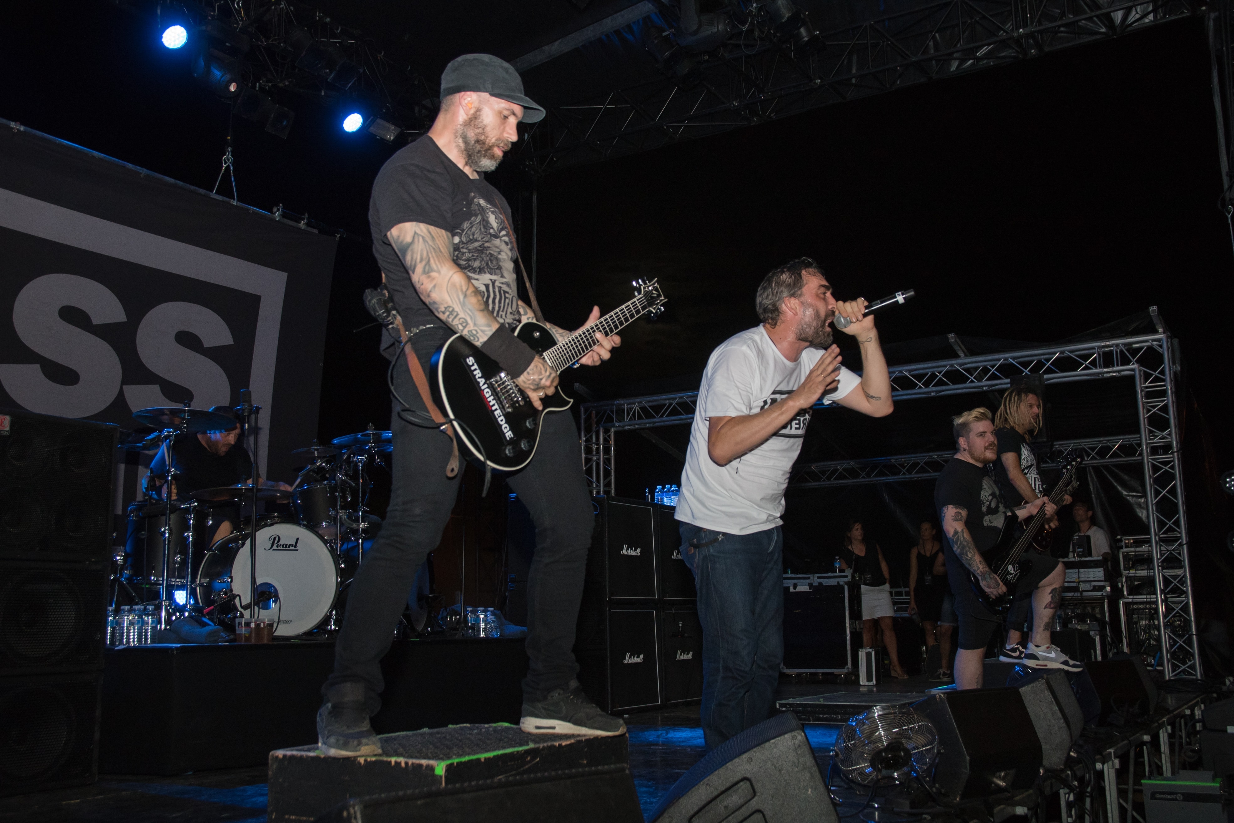Mass Hysteria 15