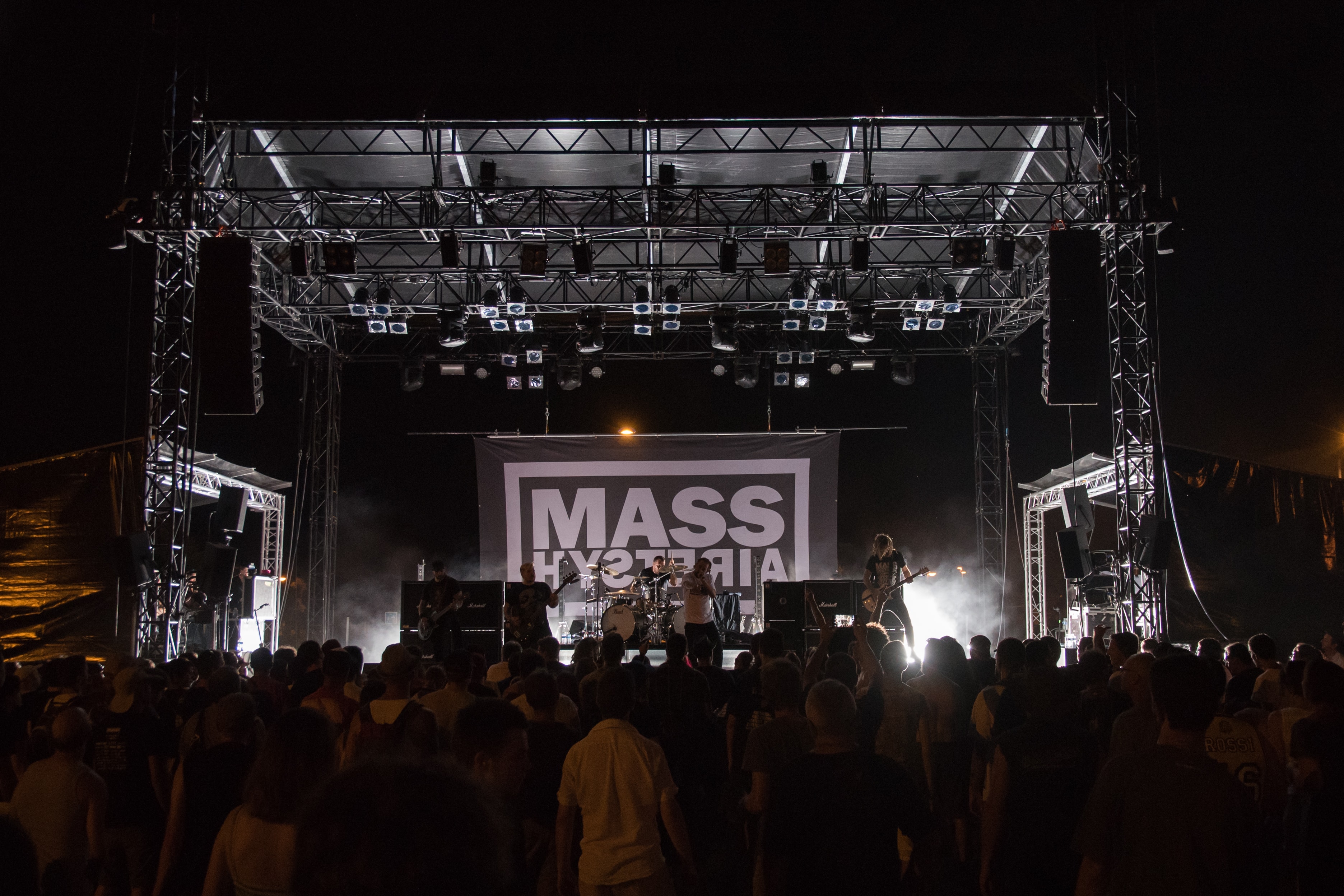 Mass Hysteria 29