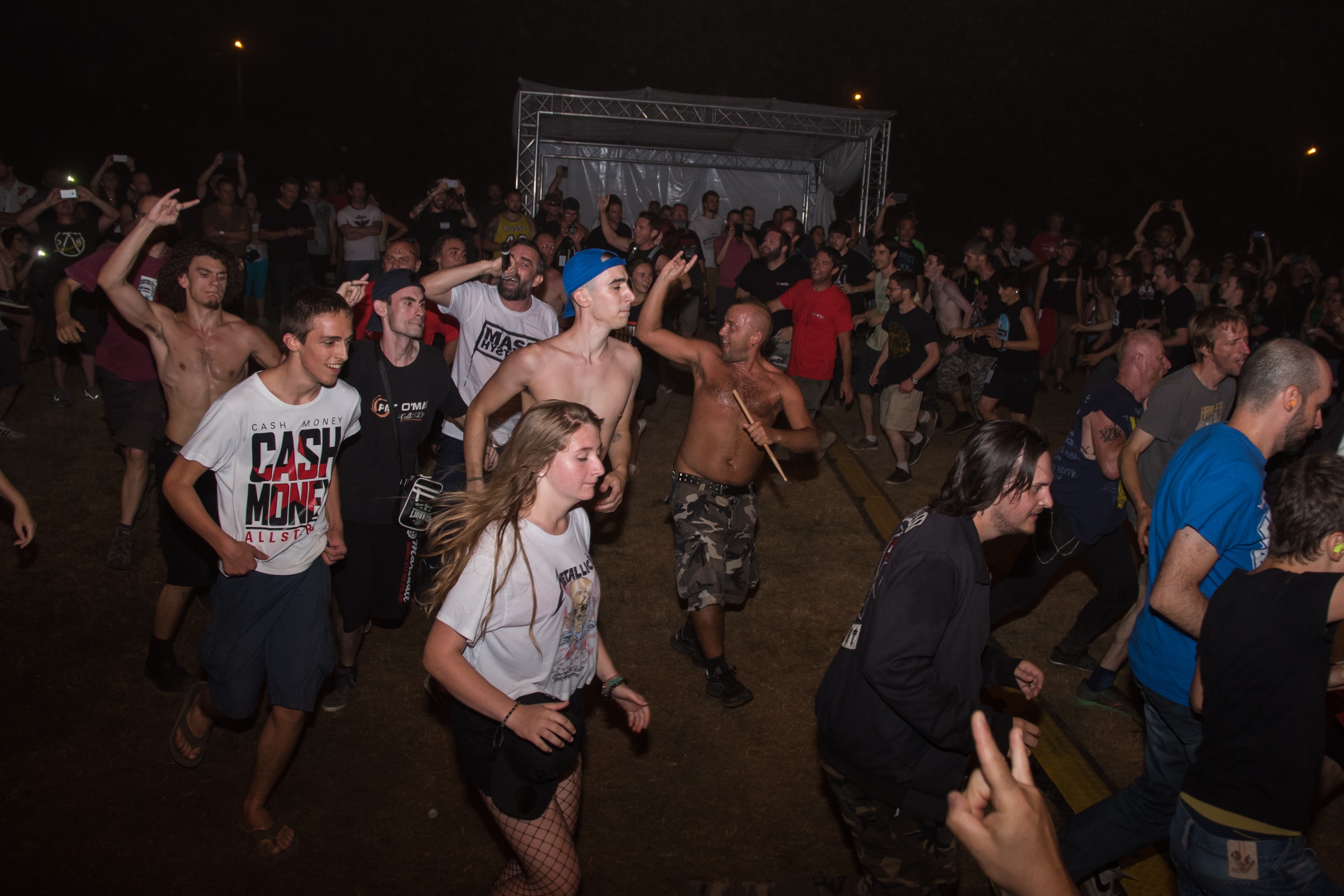 Mass Hysteria 36