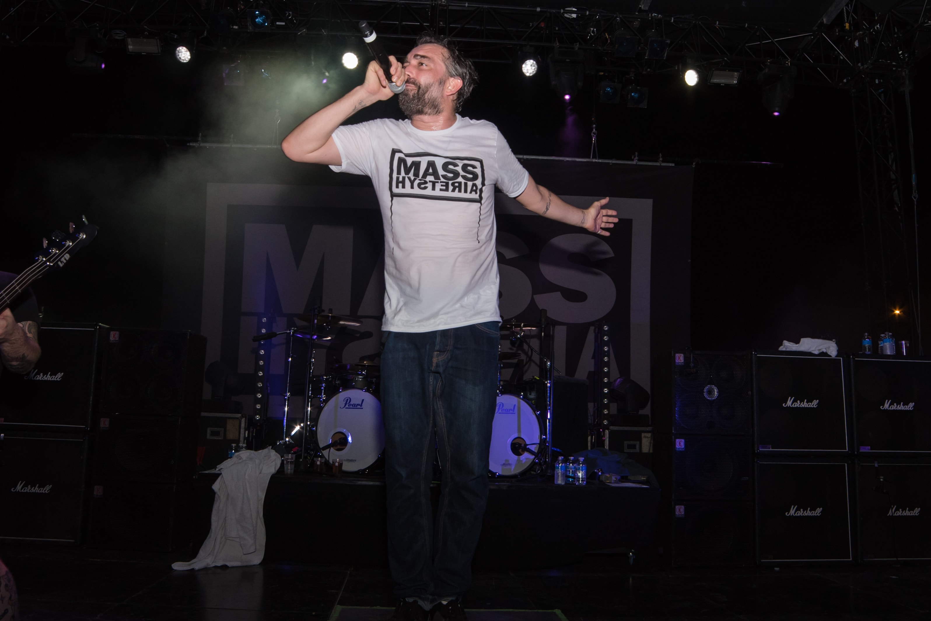 Mass Hysteria 53
