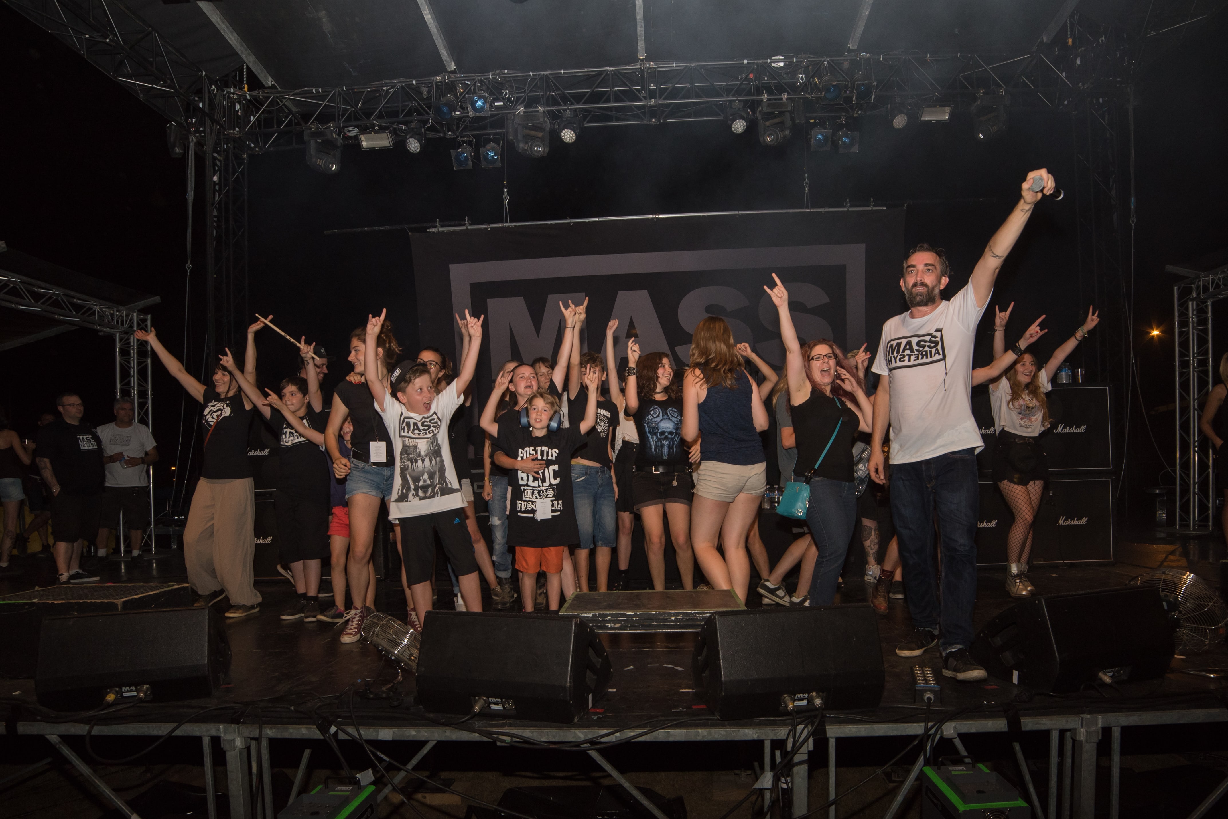 Mass Hysteria 54