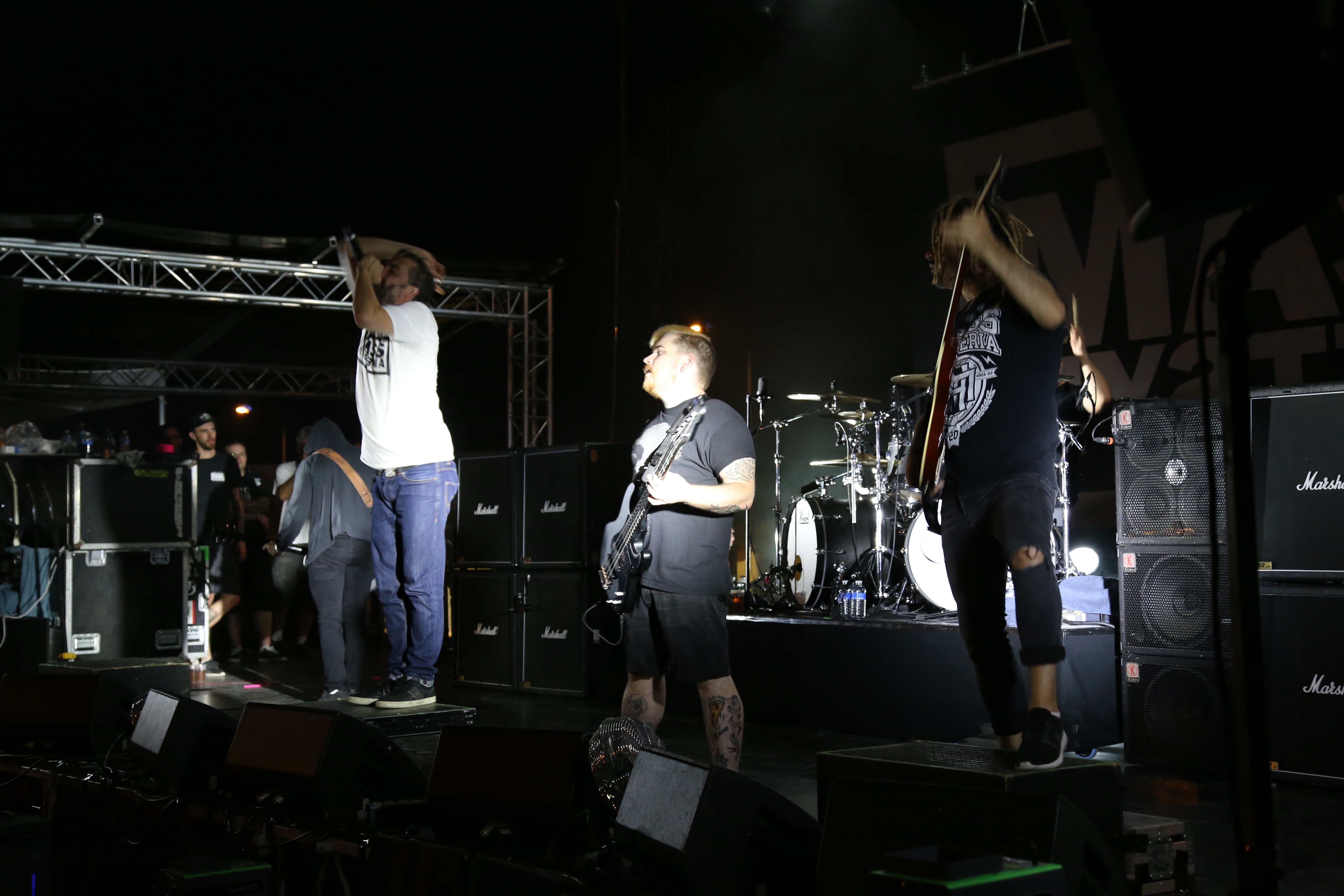 Mass Hysteria 9 (2)