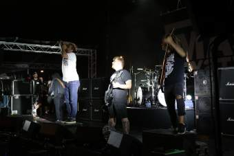 Mass Hysteria 9 (2)